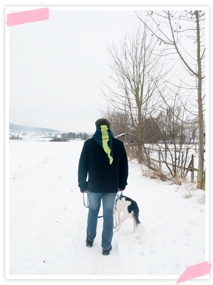 Mit dem Mann und dem Hund einen Spaziergang gemacht. Es ist immer noch saukalt und der Schnee liegt auch noch! Will Frühling! 