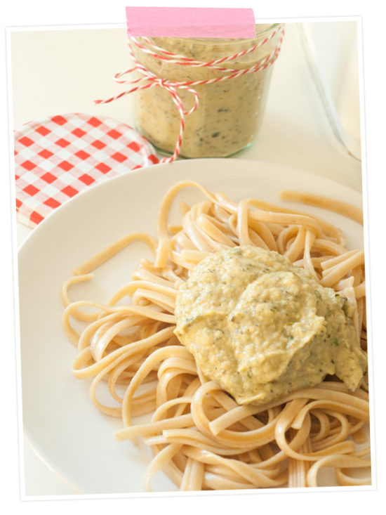 Rezept für Zucchinipesto schmeckt auch toll zu Pasta