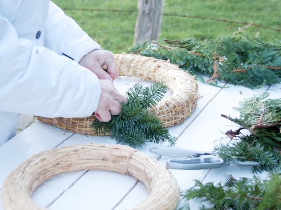 Mit den fertigen Weidenkränzen geht es ganz einfach.. Weihnachten: Fotoanleitung Kränze binden ein DIY von Cozy & Cuddly