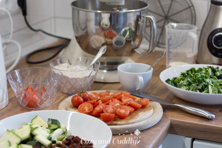 Vegane Gemüse-Quiche - Rezept mit mit Mangold, Tomaten und Zucchini  4