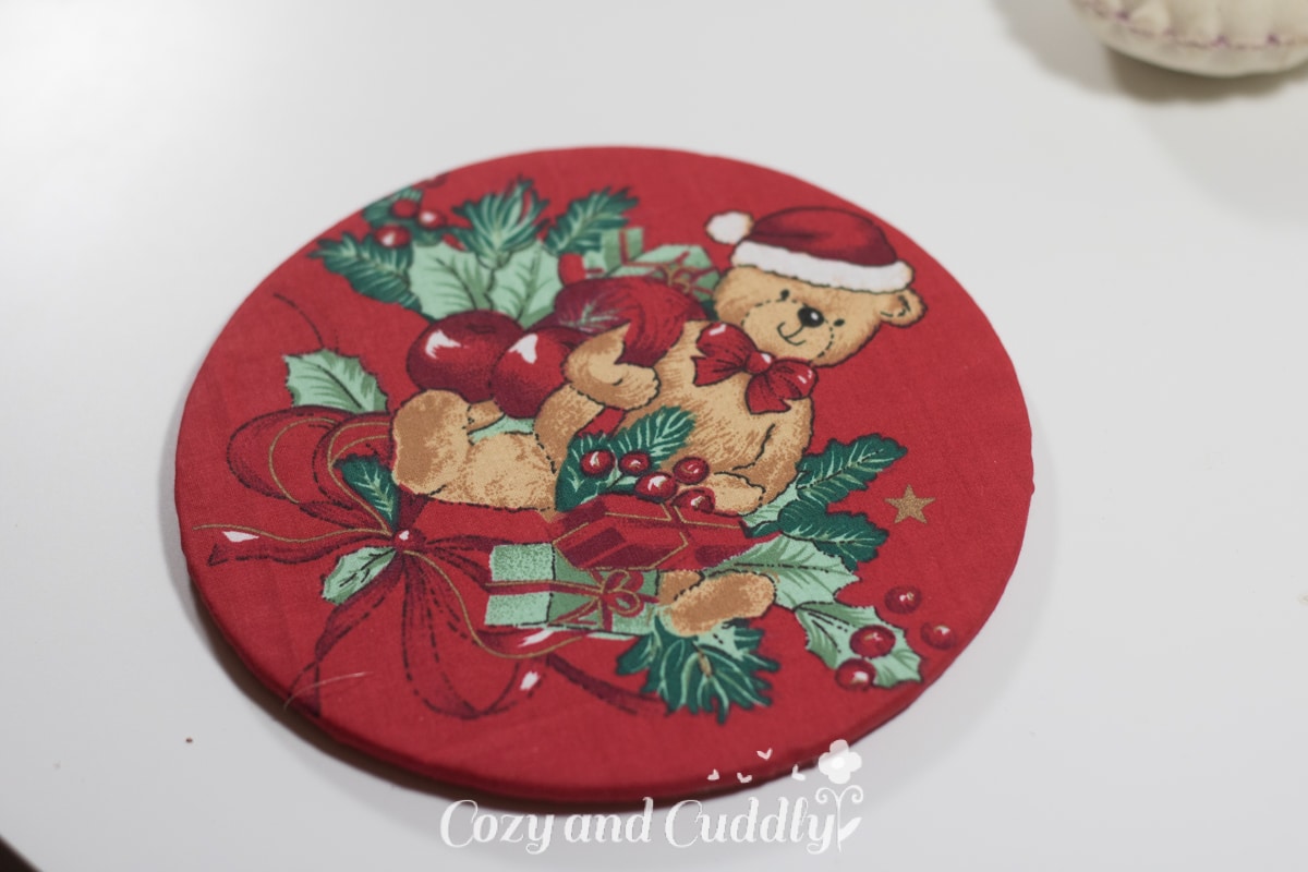 Advent: Weihnachtliche Pinnwand aus Korkuntersetzern - cozy and cuddly Adventskalender